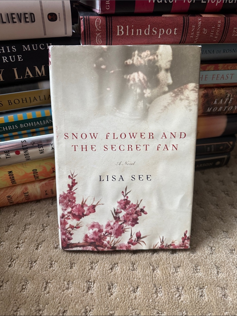 Snow Flower and the Secret Fan by Lisa See - White & Pink Cover